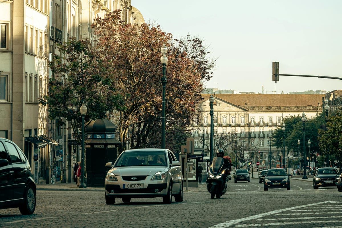 Condutor TVDE em Lisboa durante horas de pico